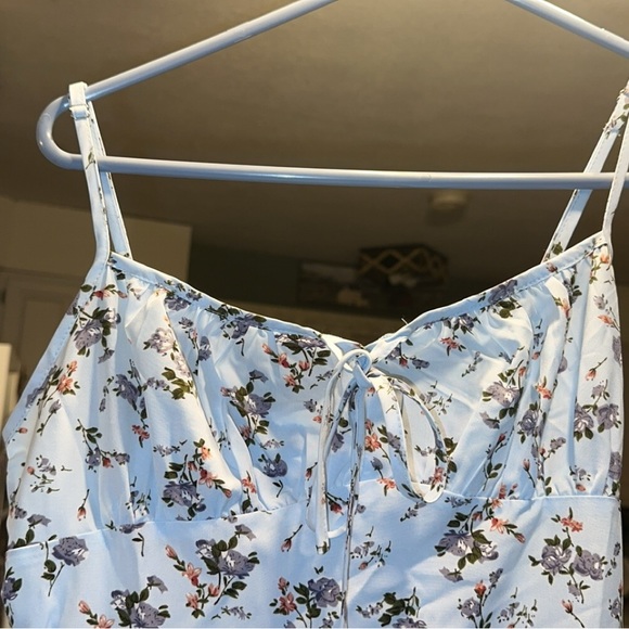 Light blue floral sundress - Picture 3 of 3